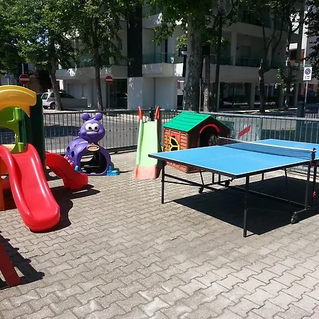 La Parigina فندق تْشيزيناتيكو